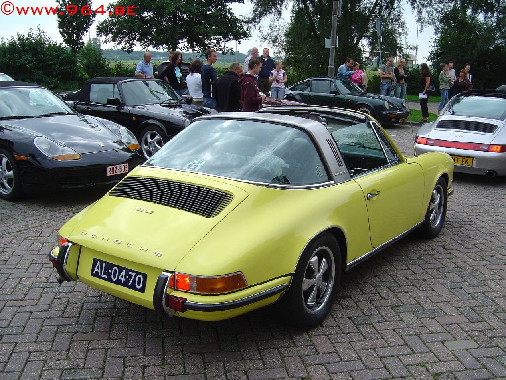 #12010 - een lekker geel kontje ....