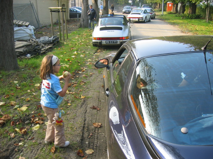 #21824 - Rufie's daughter and her daddy's car