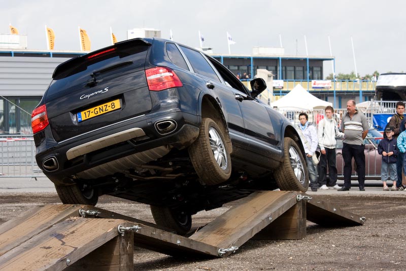 #37154 - Porsche motion 2008 Cayenne