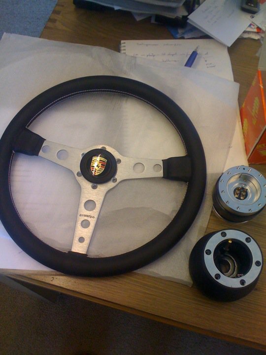 #51794 - Prototipo, hub, quick-release en horn button. #51794 - Prototipo, hub, quick-release en horn button.