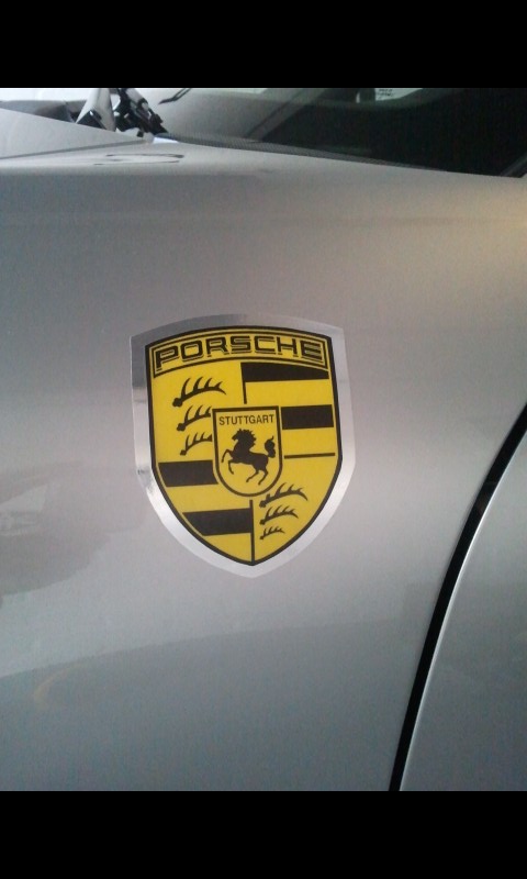 #54420 - eigen design Porsche logo spatbord