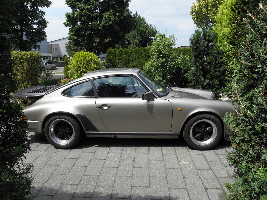 #68740 - Porsche 911 3,2 Carrera Coup?? Platin Metallic bj 1984