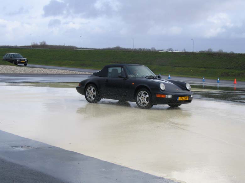 #7106 - 068 - Uitwijkproef, maar hij is eigenlijk de andere kant op hoor! #7106 - 068 - Uitwijkproef, maar hij is eigenlijk de andere kant op hoor!