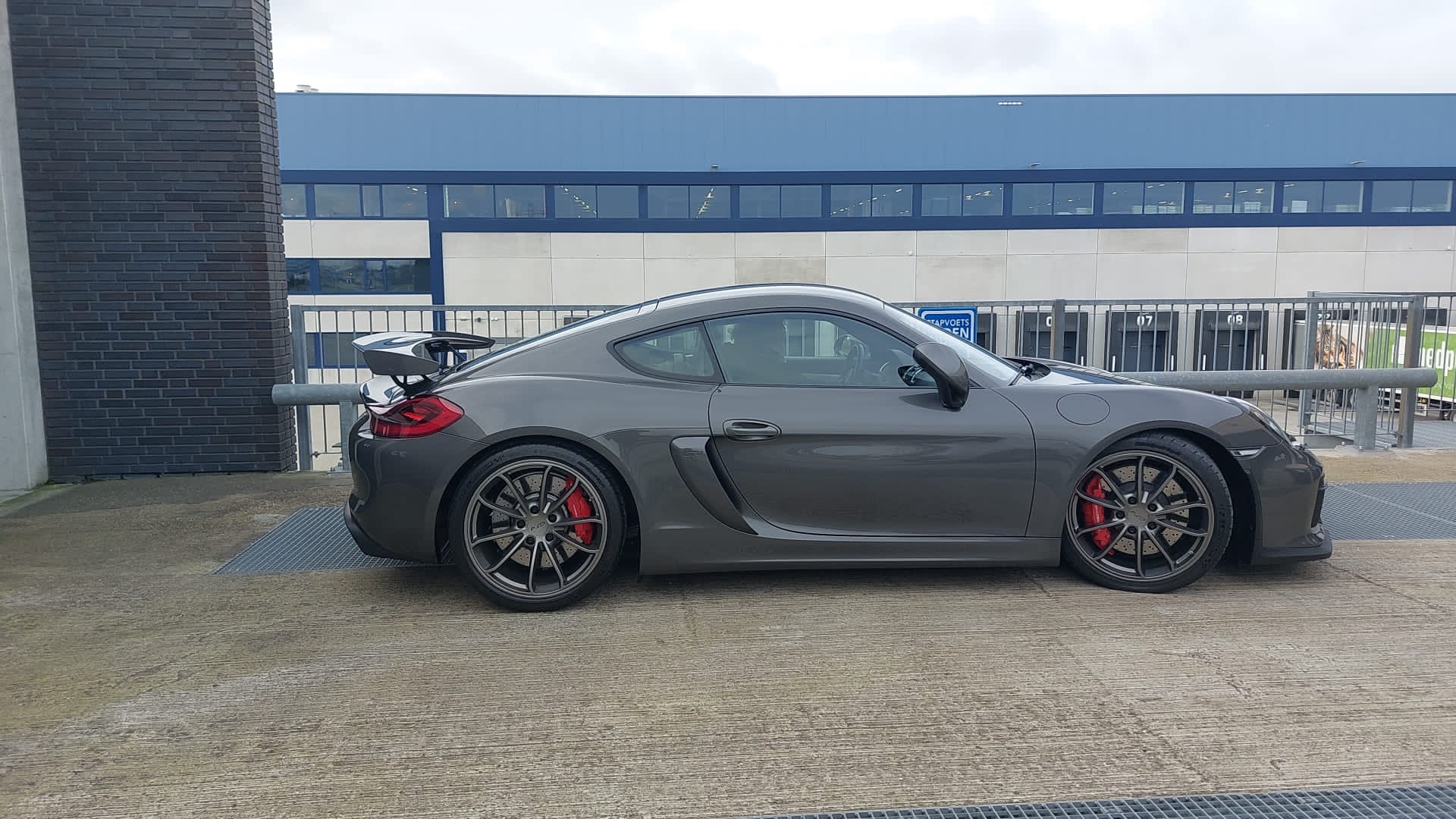 #82482 - cayman GT4