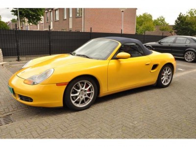 porsche-boxster-cabriolet-benzine-geel-001--76136549-Medium.jpg